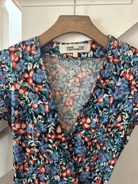 Diane Von Furstenberg Navy Floral Wrap Dress with Blue & Red Blooms size 0